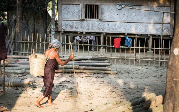 Chittagong Bangladesh Febrero 2016 Mujer Remota Aldea Bangladesh — Foto de Stock