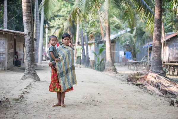 Chittagong Bangladesh Fevereiro 2016 Crianças Remota Aldeia Bangladesh — Fotografia de Stock