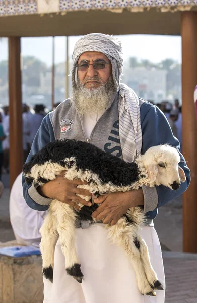 Nizwa Omán Uhlíře 2Nd 2018 Starý Muž Typické Pařížské Mimo — Stock fotografie