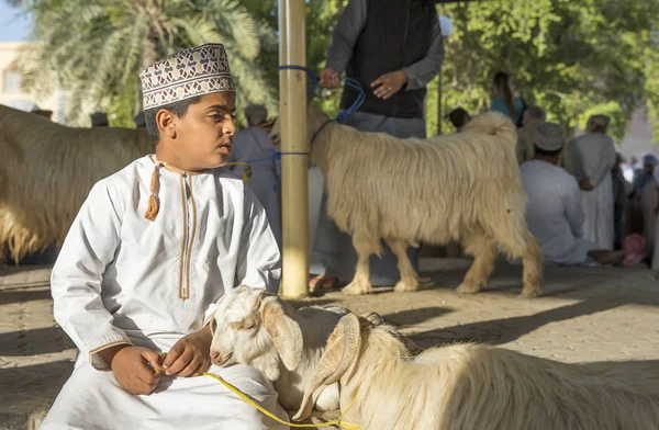 Nizwa Oman Lutego 2018 Scena Aukcji Tradycyjnej Kozy — Zdjęcie stockowe
