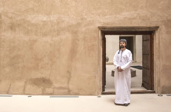 Arabo Uomo Abito Tradizionale Omani Vecchio Castello — Foto Stock
