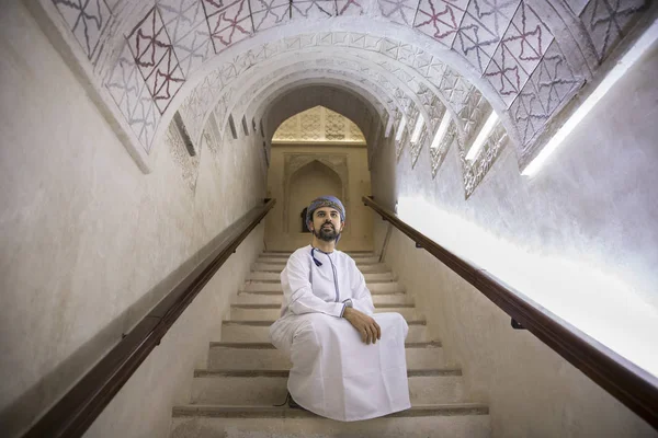 Араб Традиционном Костюме Омани Старом Замке — стоковое фото