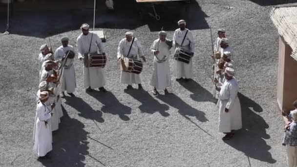 Nizwa Oman Février 2018 Les Hommes Omani Jouent Batterie Chantent — Video