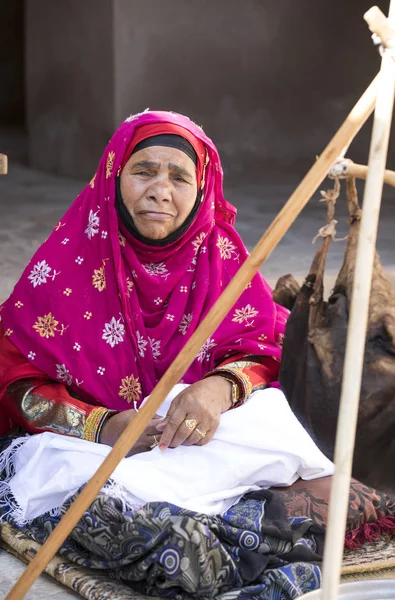 Nizwa Oman Februar 2018 Omani Frau Traditioneller Kleidung Bei Täglichen — Stockfoto