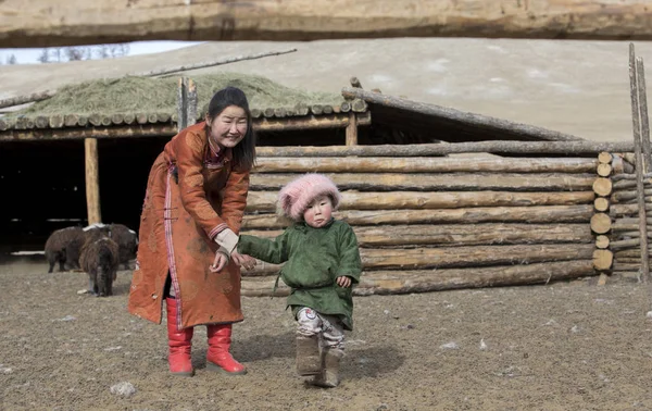 Hatgal Mongolie Mars 2018 Enfants Mongoliens Dans Une Steppe Nord — Photo