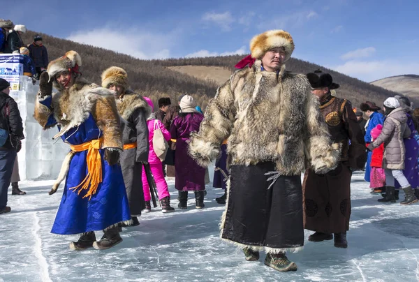 Hatgal Монголії Березень 2018 Монгольська Народ Одягнений Традиційний Одяг Ходьба — стокове фото