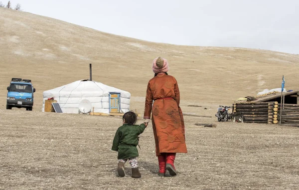 Hatgal Mongolia Marzo 2018 Bambini Mongoli Una Steppa Della Mongolia — Foto Stock