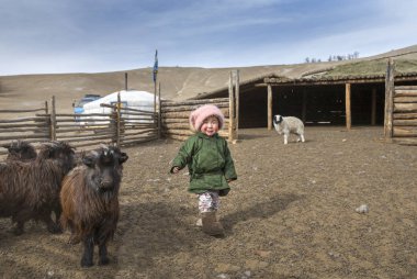 Hatgal, Moğolistan, 3 Mart 2018: Moğol bir bozkır Kuzey Moğolistan çocuklarda