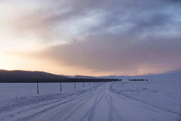Strada Innevata Nel Nord Della Mongolia — Foto Stock