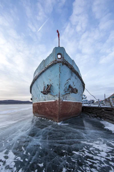 Båt Som Låst Isen Frusen Sjö Khuvsgul Norra Mongoliet — Stockfoto