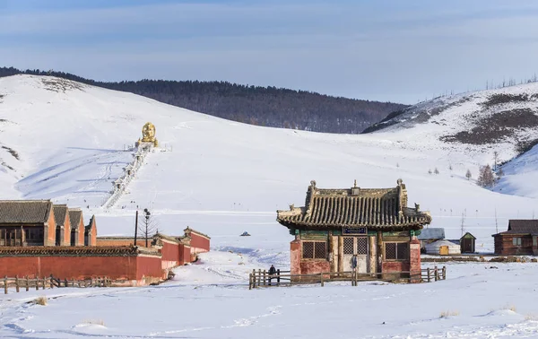 기슭의 마운트 몽골에서 Baruunburen 요컨대에서 Selenge Iven 계곡에서 Amarbayasgalant 수도원 — 스톡 사진