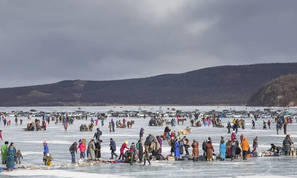 Hatgal Mongólia Março 2018 Pessoas Festival Lago Congelado Khovsgol — Fotografia de Stock