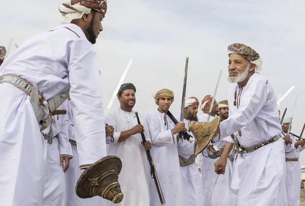 Оман Ибри Апрель 2018 Года Мужчины Танцуют Поют Омани Традиционным — стоковое фото