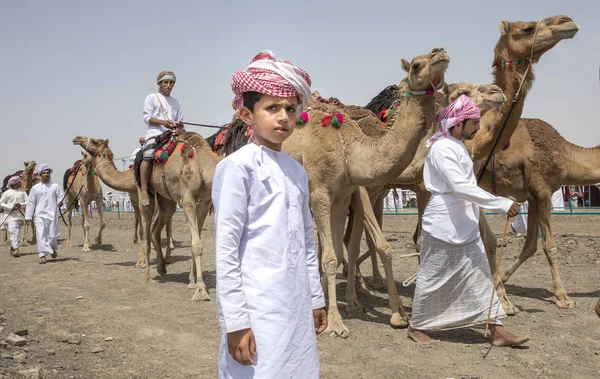 Omã Ibri Abril 2018 Pessoas Omani Corrida Camelos Campo — Fotografia de Stock