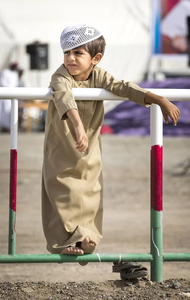 Ibri Oman Abril 2018 Niño Omani Las Carreras Campo —  Fotos de Stock