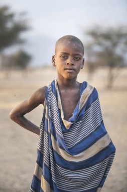 Arusha, Tanzanya, 7 Eylül 2017: genç bir maasai erkeğinin portresi