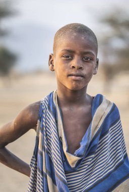 Arusha, Tanzanya, 7 Eylül 2017: genç bir maasai erkeğinin portresi