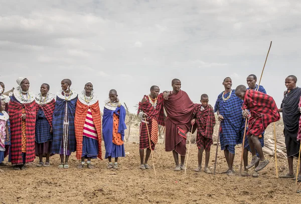 Arusha Tanzania Września 2017 Wieś Maasai Strojach Imprezowych — Zdjęcie stockowe