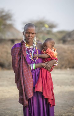 Arusha, Tanzanya, 7 Eylül 2017: Masai kadını bebeğini kaybetti.