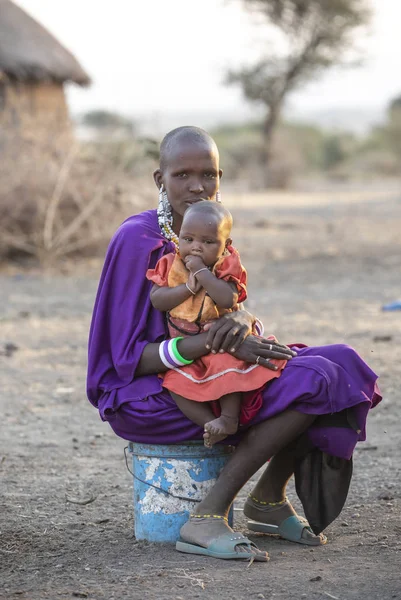 Arusha Tanzania September 2017 Maasai Vrouw Met Haar Kind — Stockfoto