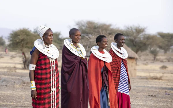 Arusha Tanzania September 2019 Prachtige Maasai Vrouwen Traditionele Kleding Met — Stockfoto