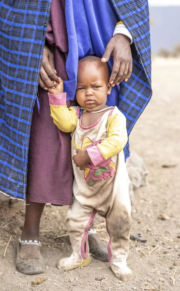 Arusha Tanzania September 2019 Maasai Baby Met Zijn Moeder — Stockfoto