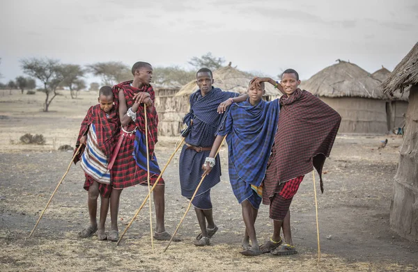 Arusha Tanzânia Setembro 2019 Maasai Boys Landscape Tanzanian Savannah — Fotografia de Stock