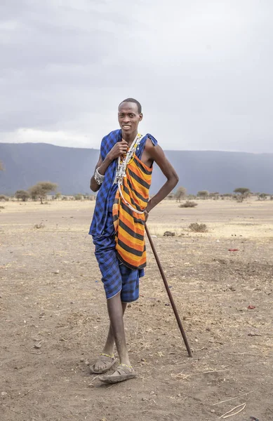 Arusha Tanzania September 2019 Maasai Krijger Een Landschap Van Noord — Stockfoto