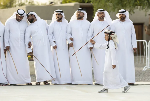 Аль Айн Оаэ Ноября 2019 Года Эмиратские Мужчины Традиционной Одежде — стоковое фото