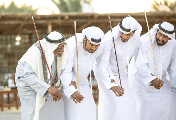 Аль Айн Оаэ Ноября 2019 Года Эмиратские Мужчины Традиционной Одежде — стоковое фото