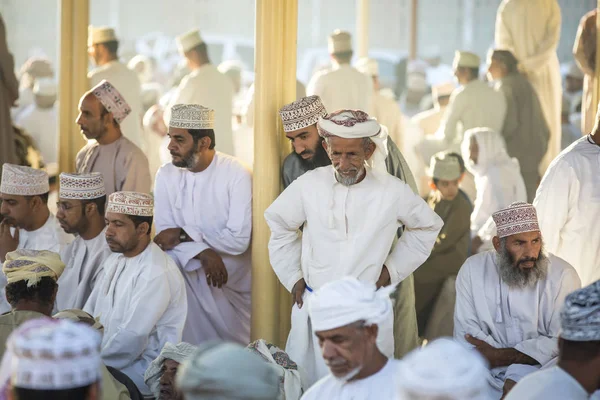 Nizwa Omán 2015 December Ománi Emberek Régi Nizwa Kecskepiacon — Stock Fotó