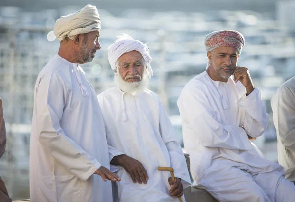 Nizwa Oman Grudzień 2015 Ludzie Omani Starym Targu Kozim Nizwie — Zdjęcie stockowe