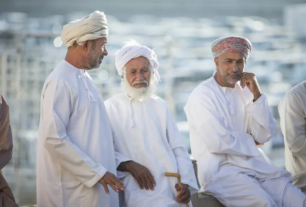 Nizwa Oman Grudzień 2015 Ludzie Omani Starym Targu Kozim Nizwie — Zdjęcie stockowe