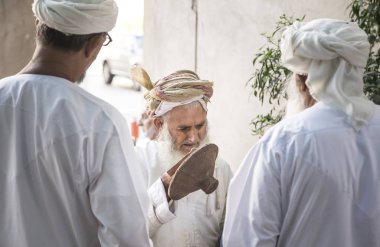 Nizwa, Umman, Aralık 2015: Eski Nizwa pazarında uğursuz adamlar
