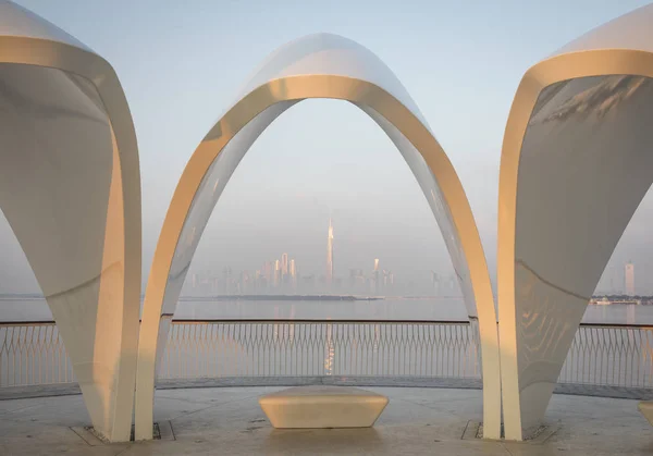 Aussichtsreiche Aufnahme Der Skyline Von Dubai Vom Wasser Aus — Stockfoto