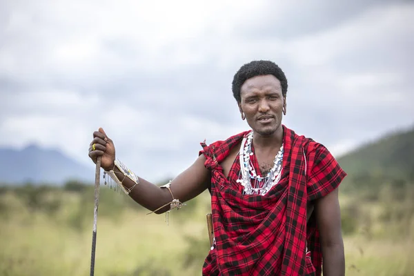 Aynı Şekilde Tanzanya Haziran 2019 Geleneksel Giyinmiş Genç Yakışıklı Maasai — Stok fotoğraf