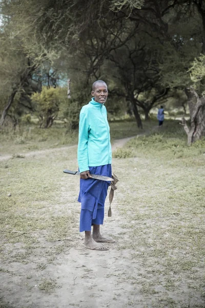 坦桑尼亚 2019年6月7日 拿着木剑的马赛人 — 图库照片