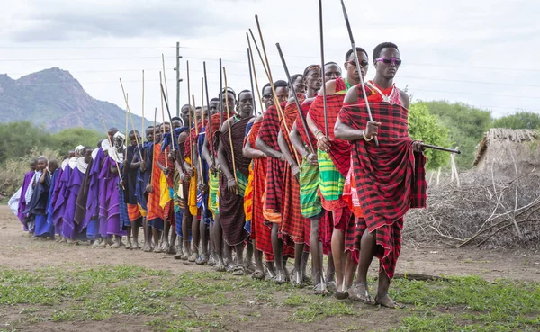 Totéž Tanzanie Června 2019 Maasai Bojovníci Skákání Působivé Haights Zapůsobit — Stock fotografie