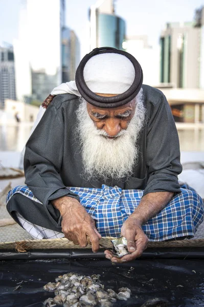 Abu Dabi Birleşik Arap Emirlikleri Aralık 2019 Yeni Yakalanan Istiridyelerde — Stok fotoğraf