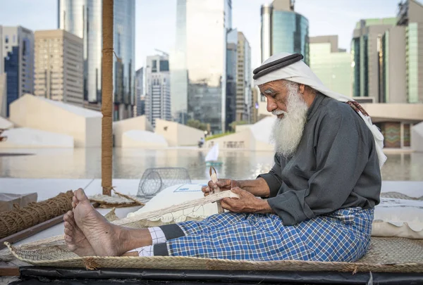 Abu Dabi Emirados Árabes Unidos Dezembro 2019 Pescador Que Faz — Fotografia de Stock