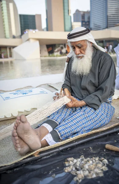 Abu Dabi Emirados Árabes Unidos Dezembro 2019 Pescador Que Faz — Fotografia de Stock