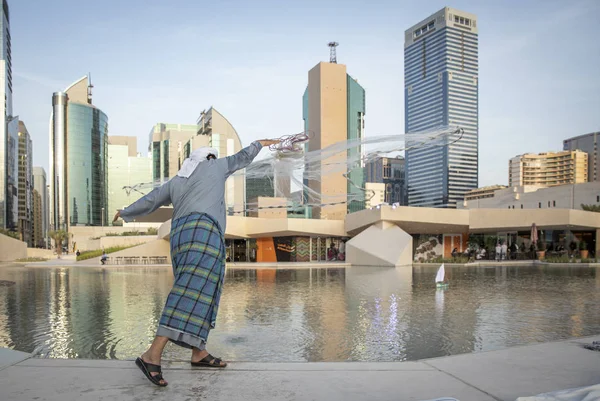 Abu Dabi Birleşik Arap Emirlikleri Aralık 2019 Balık Ağının Nasıl — Stok fotoğraf