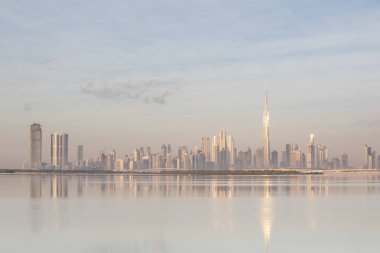 Dubai, Birleşik Arap Emirlikleri, 27 Aralık 2019: Dubai Creek Limanı 'ndan gün doğumu