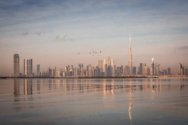 Dubai, Birleşik Arap Emirlikleri, 27 Aralık 2019: Dubai Creek Limanı 'ndan gün doğumu