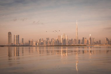 Dubai, Birleşik Arap Emirlikleri, 27 Aralık 2019: Dubai Creek Limanı 'ndan gün doğumu