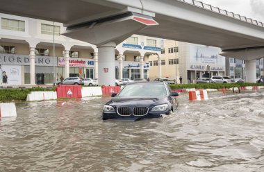 Dubai, Birleşik Arap Emirlikleri, 11 Ocak 2020: Sağanak yağış sonrası Dubai sokaklarını sel bastı