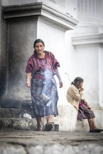 Chichicastenango Guatemala 27Th February 2020 Old Mayan Woman Walking Out — ストック写真