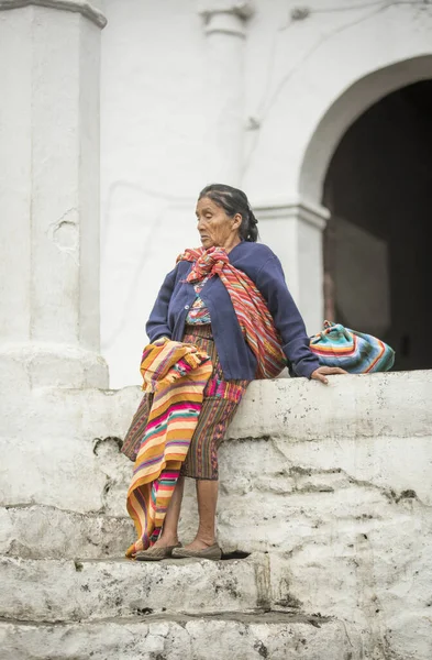 Чичикастенанго Гватемала Февраля 2020 Года Майя Женщина Отдыхает Традиционном Рынке — стоковое фото