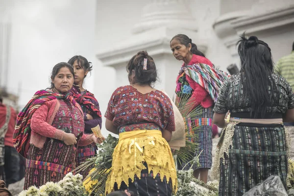 Chichicastenango Guatemala Febrero 2020 Pueblo Maya Mercado Tradicional Vendiendo Comprando — Foto de Stock