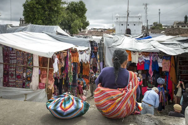 Chichicastenango Guatemala Februar 2020 Maya Frau Ruht Auf Traditionellem Markt — Stockfoto